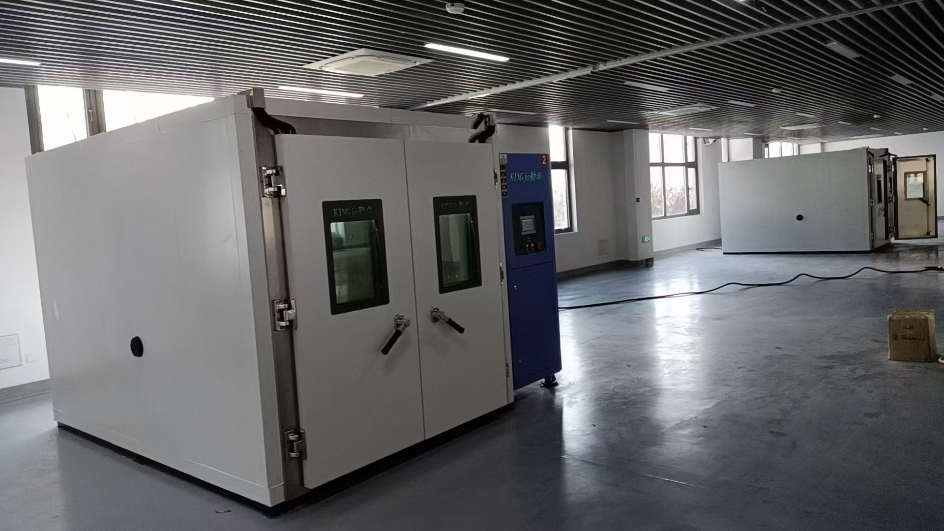 高校選擇步入式高低溫試驗箱的目的